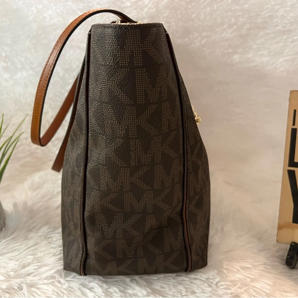 Michael Kors large Harper East West Signature Tote Handbag - LIKE NEW!